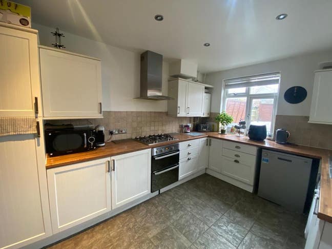 Great value en-suite room  Main Photo