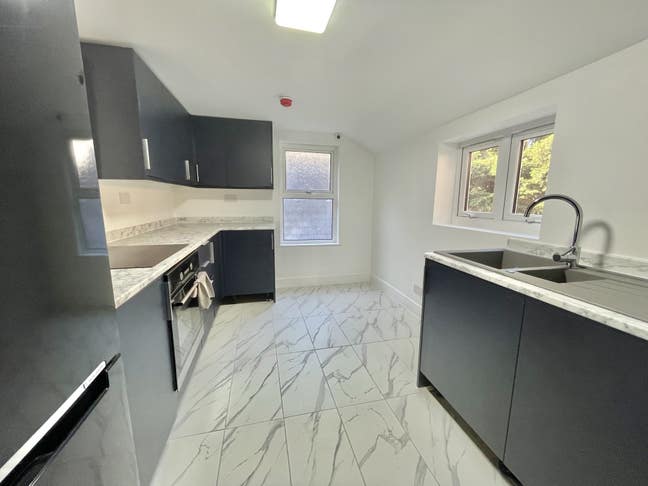 Ensuite | Double bedroom | Garden |  Main Photo