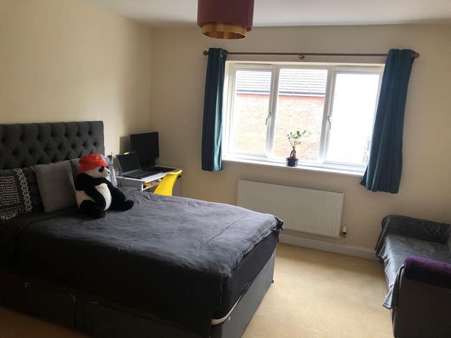 Large master en-suite in town centre Main Photo