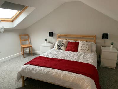 Stunning Double Bedroom with Ensuite and Lounge Main Photo