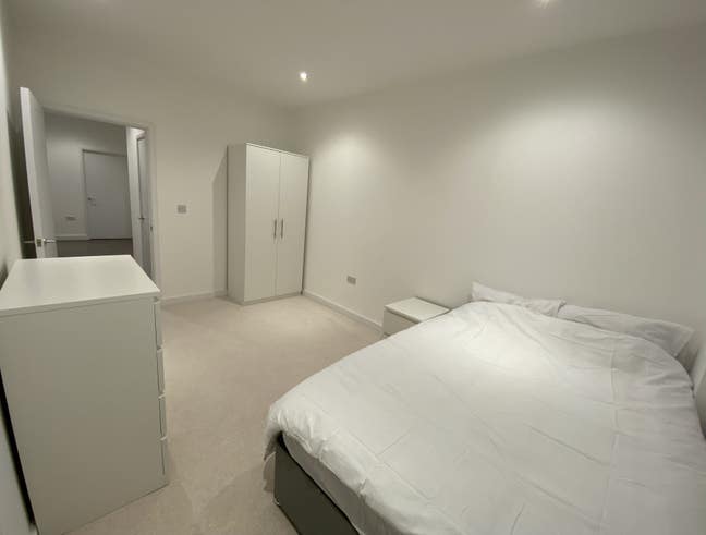 Large Double Room - All Bills Included  Main Photo