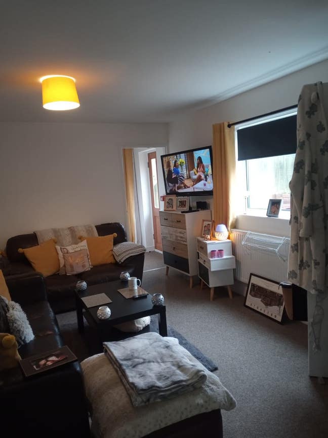WOW! Newly refurbished 2 bed flat in HU5 Main Photo