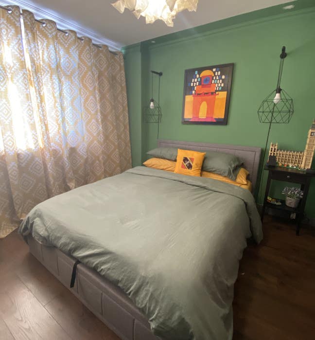 Bright and spacious double room with city views Main Photo