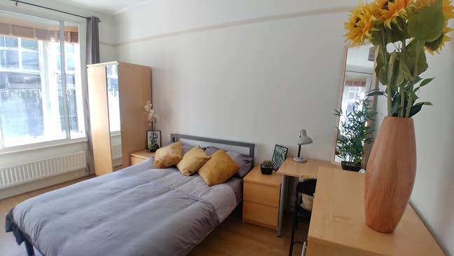 Large Modern Room In Centre Of Town Main Photo