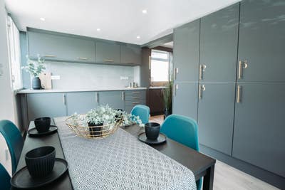 Stunning Ensuite Room available now! - inc bills Main Photo