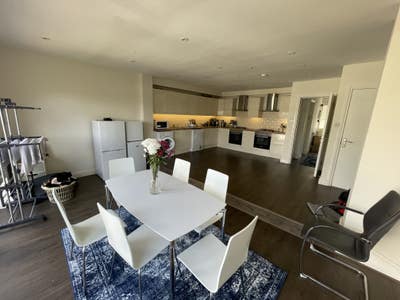 Large Double En-Suite Room Main Photo