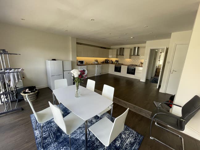 Large Double En-Suite Room Main Photo