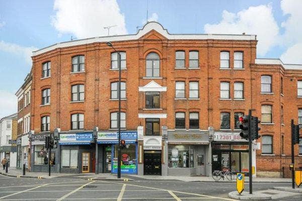 Double room in beautiful Fulham mansion block Main Photo