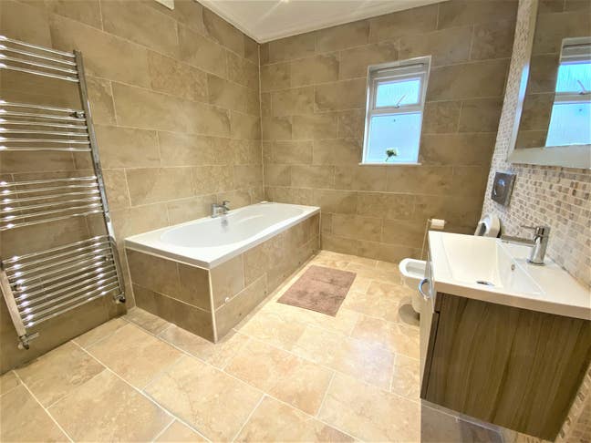 Luxury House Near Underground Station Main Photo