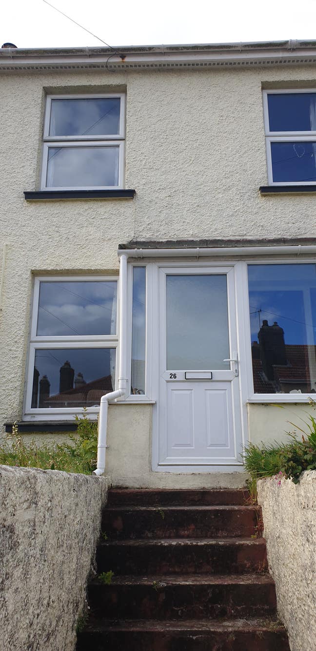 Single room available in shared professional house Main Photo