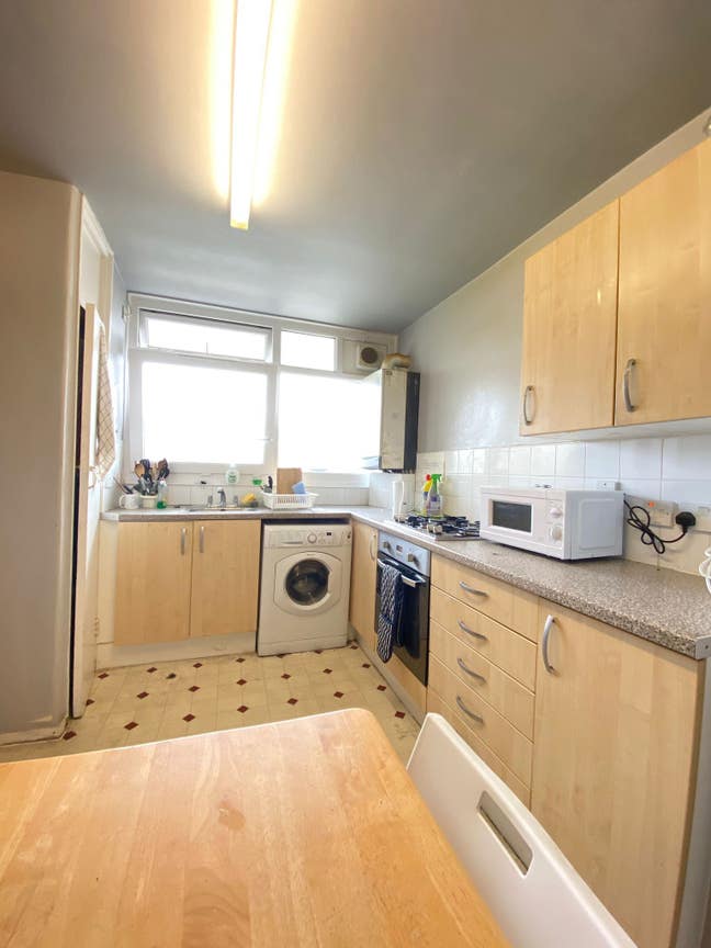 Double Room@Queenmary/Mile End Station  Main Photo