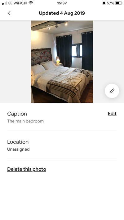 Double room with en-suite in a triplex apartment  Main Photo