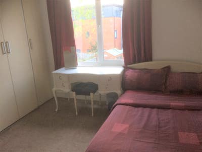 Nice, Clean Double Bedroom Main Photo