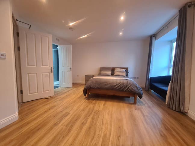 City Centre Ensuite 8min walk West Quay Bills Incl Main Photo