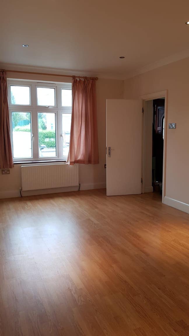 Studio Brand New Kitched Garden HA3 Harrow Parking Main Photo