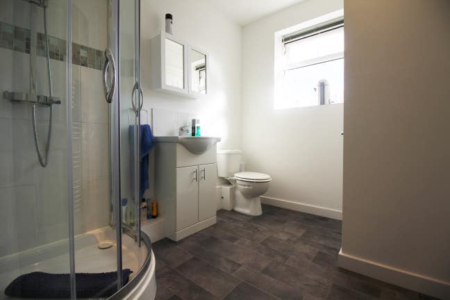 🔑 Available NOW - Large Double Bedroom Main Photo