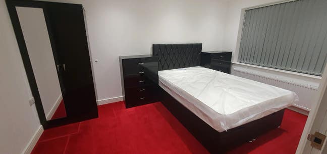 Beautiful Double Room - Ottoman Storage Bed Main Photo
