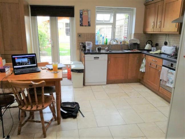 Lovely house in great central Reading location Main Photo