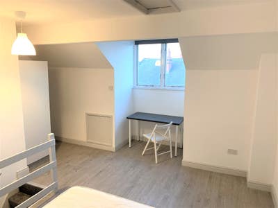 Huge Modern Attic Near Meadowhall All Bills Inc Main Photo