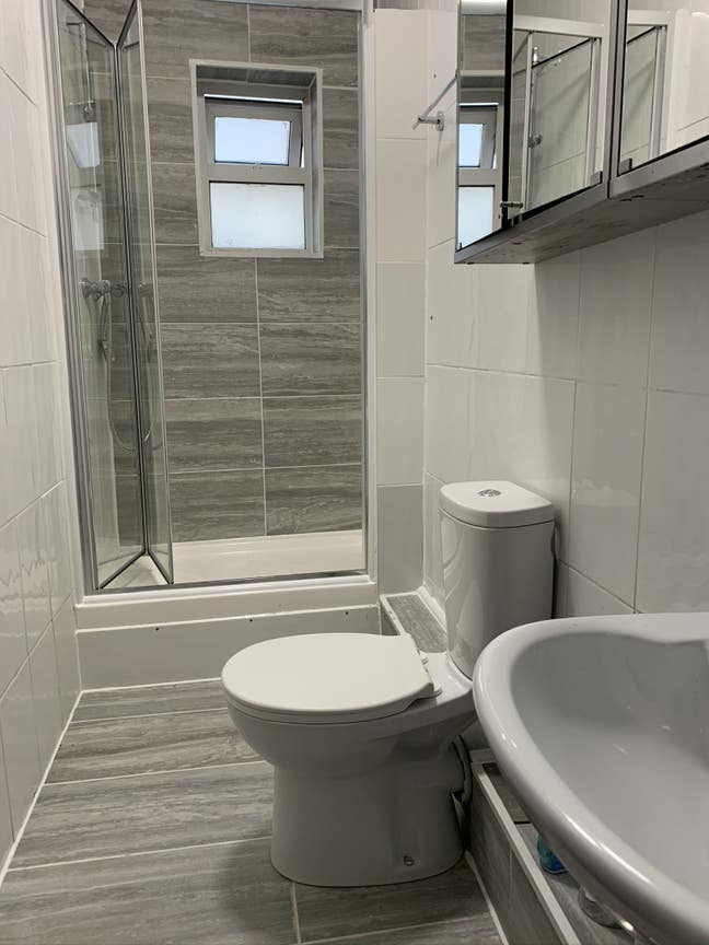 All bills inc lovely double - shared balcony Main Photo