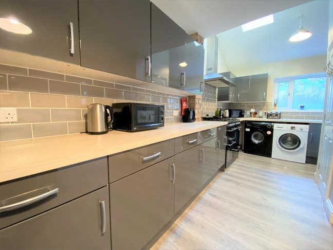 Beautifully Presented En-Suite Double Room Main Photo
