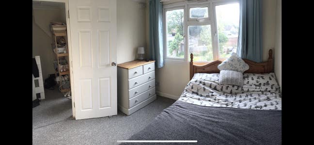 Double Room in young professional houseshare Main Photo