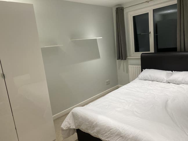 Double bed room , modern house, cul de sac roa. Main Photo