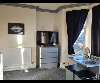 Bridgend centre,Smart studio Flat. All Inclusive Main Photo