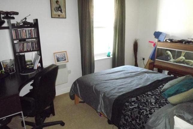 Large  2 Bedroom Flat Just Outside Canterbury Wall Main Photo