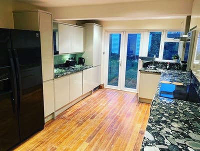 Amazing 6 Bed House (Baring Road) Main Photo