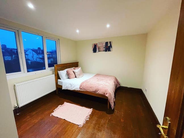 Amazing 6 Bed House (Baring Road) Main Photo