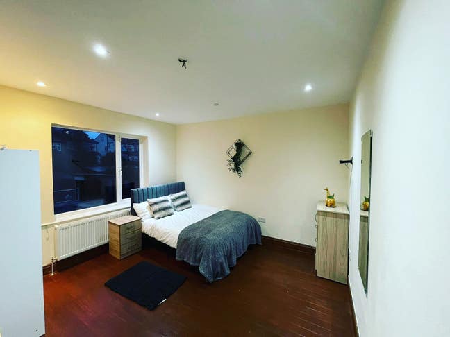 🏡 Amazing 6-Bed House in Baring Road |Bills Incl. Main Photo