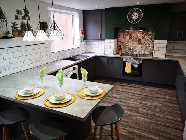 🏡✨ Luxurious Double Rooms in Salford ✨🏡 Main Photo