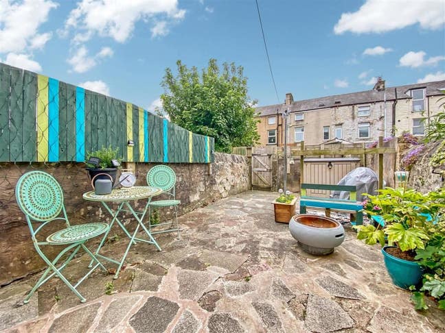 Lovely 2 bed terrace  Main Photo