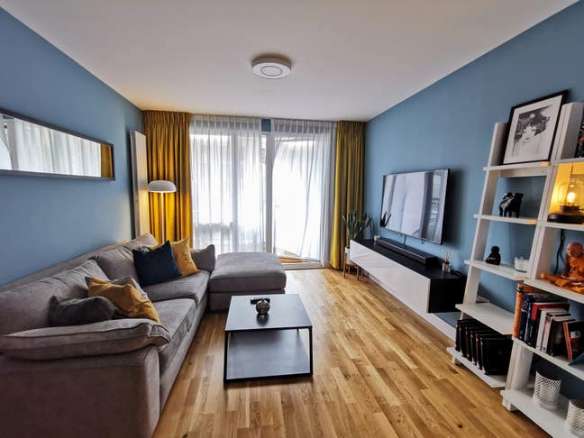 Canal side ensuite master bedroom (bills included) Main Photo