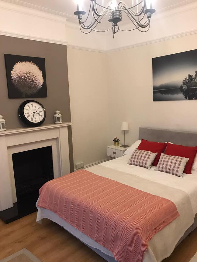 Spacious double room with allocated parking option Main Photo
