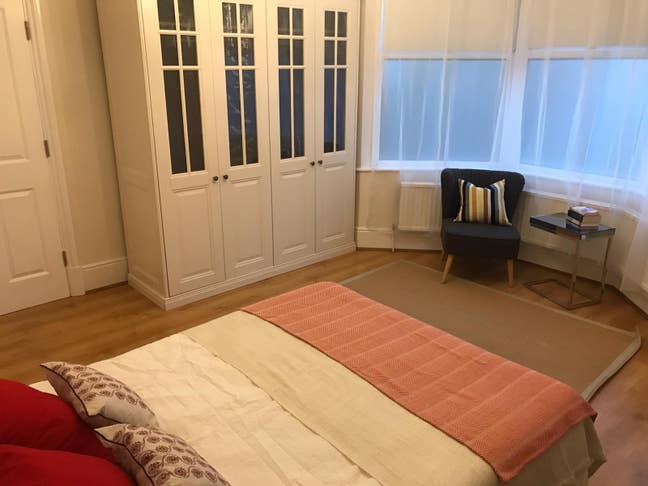 Large Double Room With Allocated Parking Main Photo