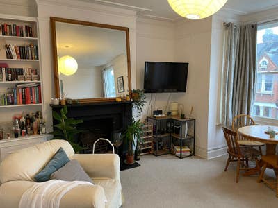 Clapham - Double room in split-level flat Main Photo