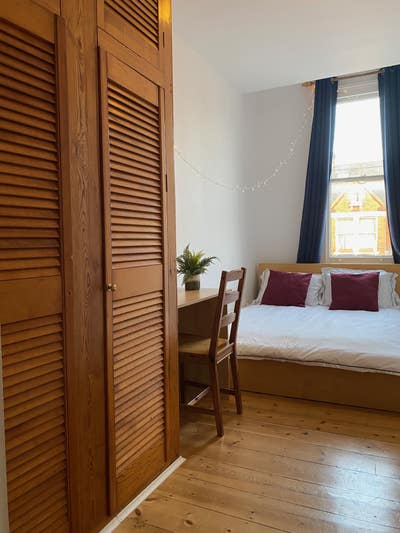 Just Painted Furnished Room Near Clapham Old Town Main Photo