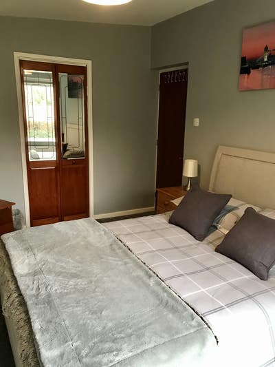 Furnished room with luxury en-suite. No deposit. Main Photo