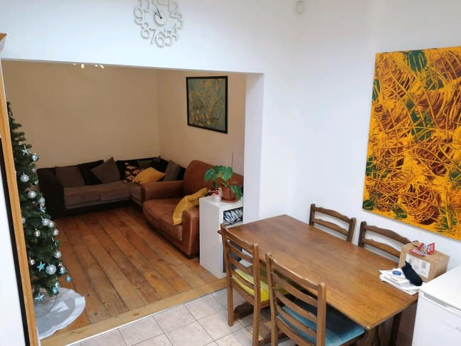 2 doubles and 1 single room to rent Main Photo