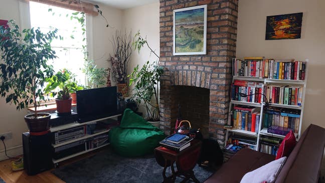 En-Suite Room with big storage in stunning house. Main Photo