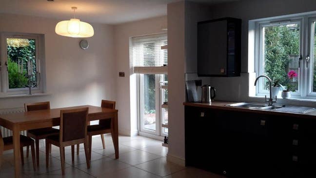 Lovely en suite room for rent Main Photo