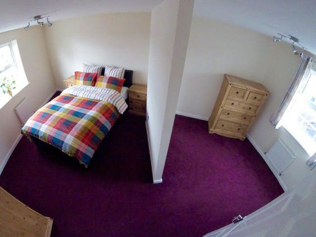 V.Large Room with study area & en-suite bathroom Main Photo