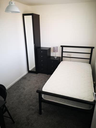 Single Room  +  Private off- Suite Shower Room Main Photo