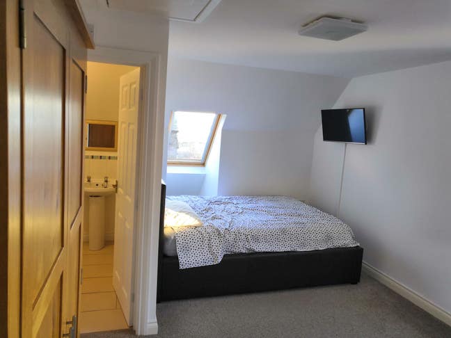 Large En-Suite Master Bedroom Laira PL3 Main Photo