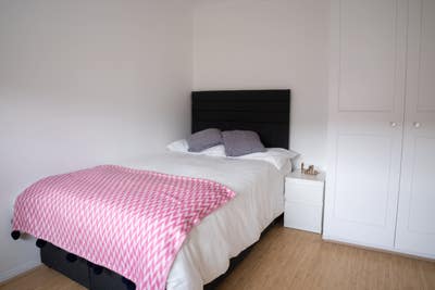 Modern Double Rooms – Prime Spot by Surrey Quays Main Photo