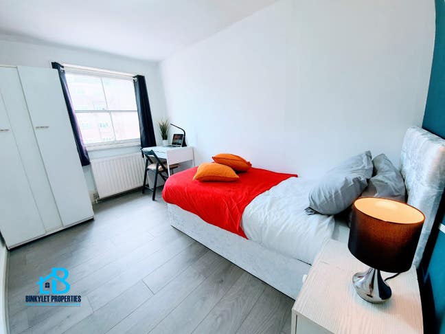 Central lovely room, Amazing location! Main Photo