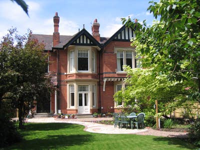 Double room in large lovely house by the river Main Photo