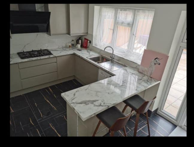 Ensuit Small Double room in Canary wharf area. Main Photo